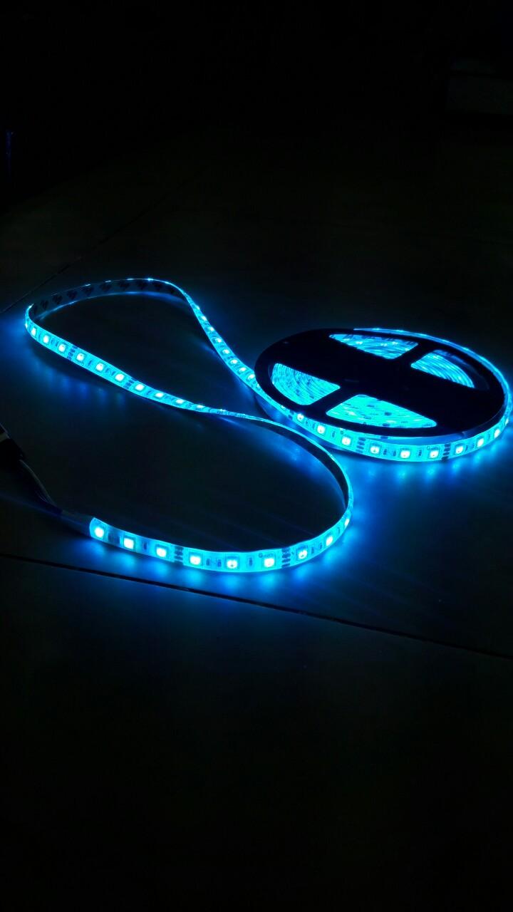 Cuộn dây LED 5M có keo RGB nhấp nháy