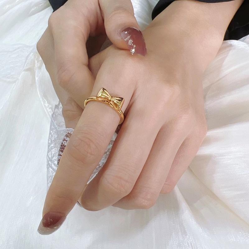 Nhẫn nữ titan không đen mặt nơ xinh quà tặng Ring House
