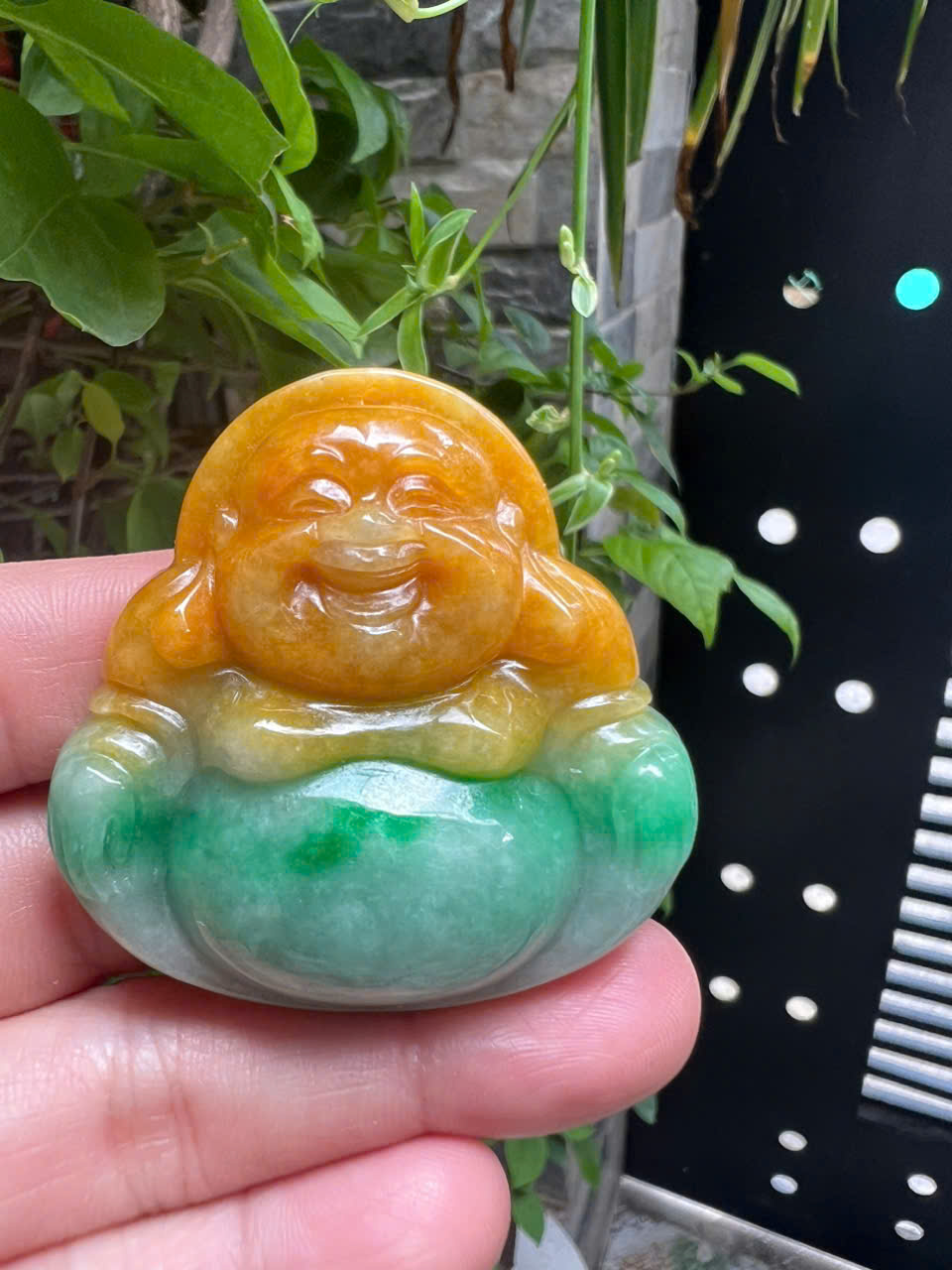 Mặt dây chuyền Phật Di Lặc Cẩm Thạch Vàng Xanh tự nhiên mới đẹp Kt Cao 49mm Ngang 49mm Dầy 12mm Nam Nữ về bọc vàng lên đeo tốt đẹp ạ