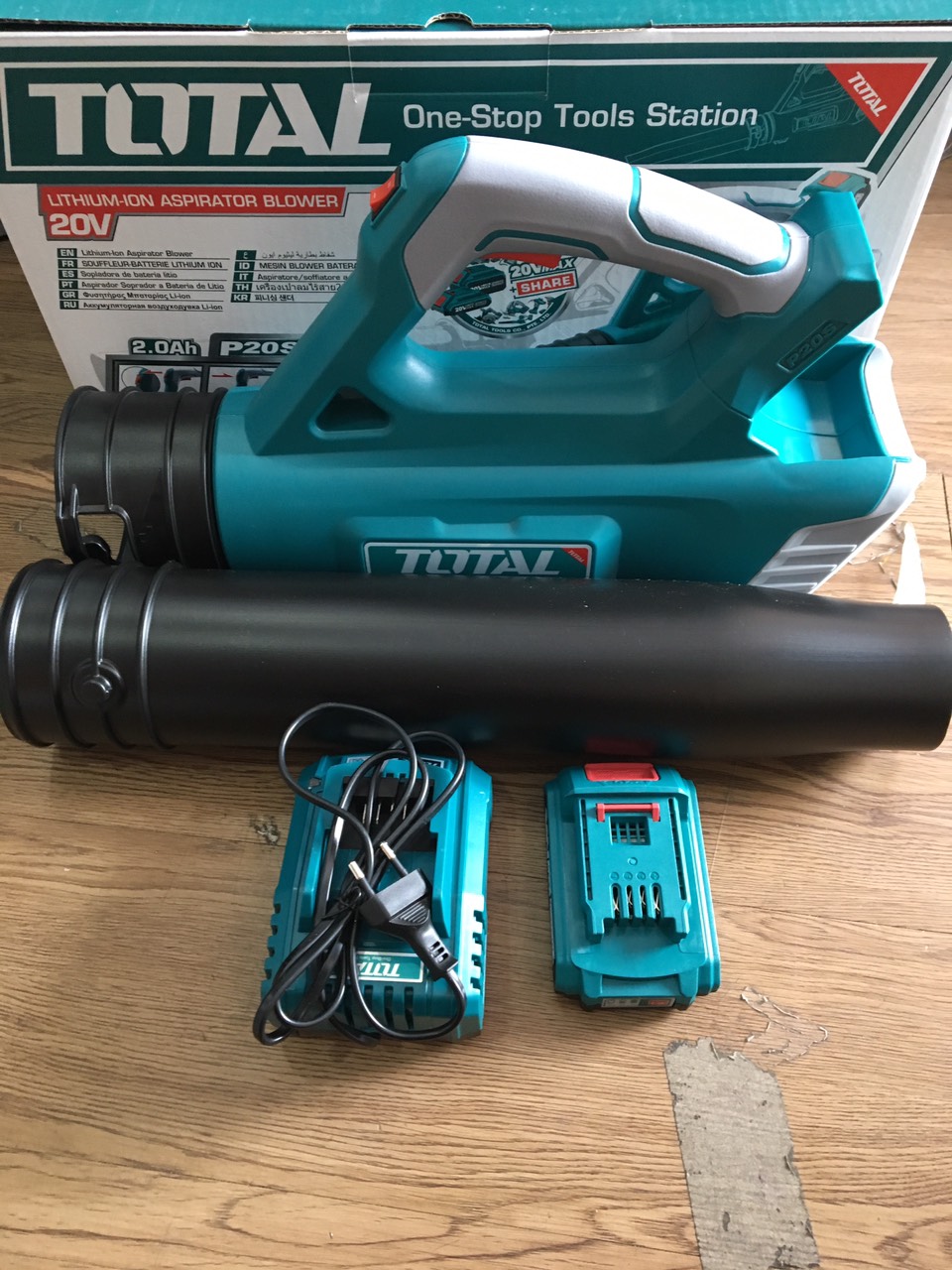 Máy thổi bụi dùng pin Lithium 20V total TABLI2002