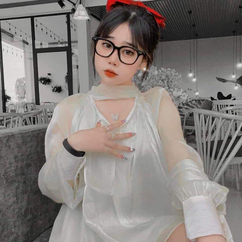 Áo sơ mi kiểu babydoll cổ V chocker đính ngọc thắt nơ lưng - DRA0027