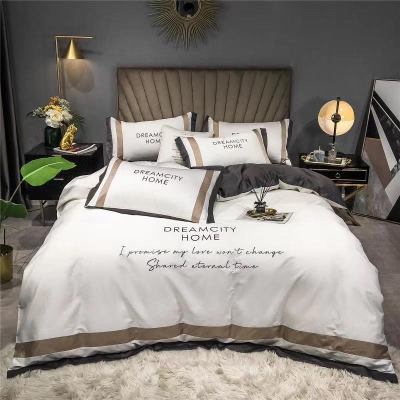 Bộ chăn ga gối lụa Dreamhome city cao cấp,gồm 1 vỏ chăn 1 ga 2 vỏ gối nằm-đỏ kẻ nhỏ