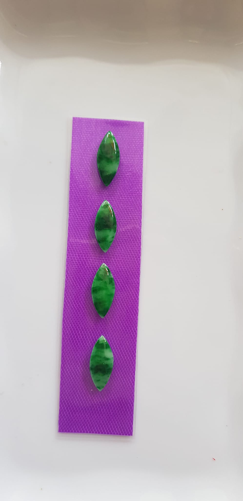 Bộ lắc hạt dưa mới rất đẹp đá cẩm thạch tự nhiên Size Dài 15mm x Ngang 6mm x dầy 2mm màu xanh lý sơn thủy bóng đậm đẹp sang Nữ lên lắc tay bằng vàng đeo rất đẹp luôn món quà tặng Mẹ, Vợ, người thân ý nghĩa ạ