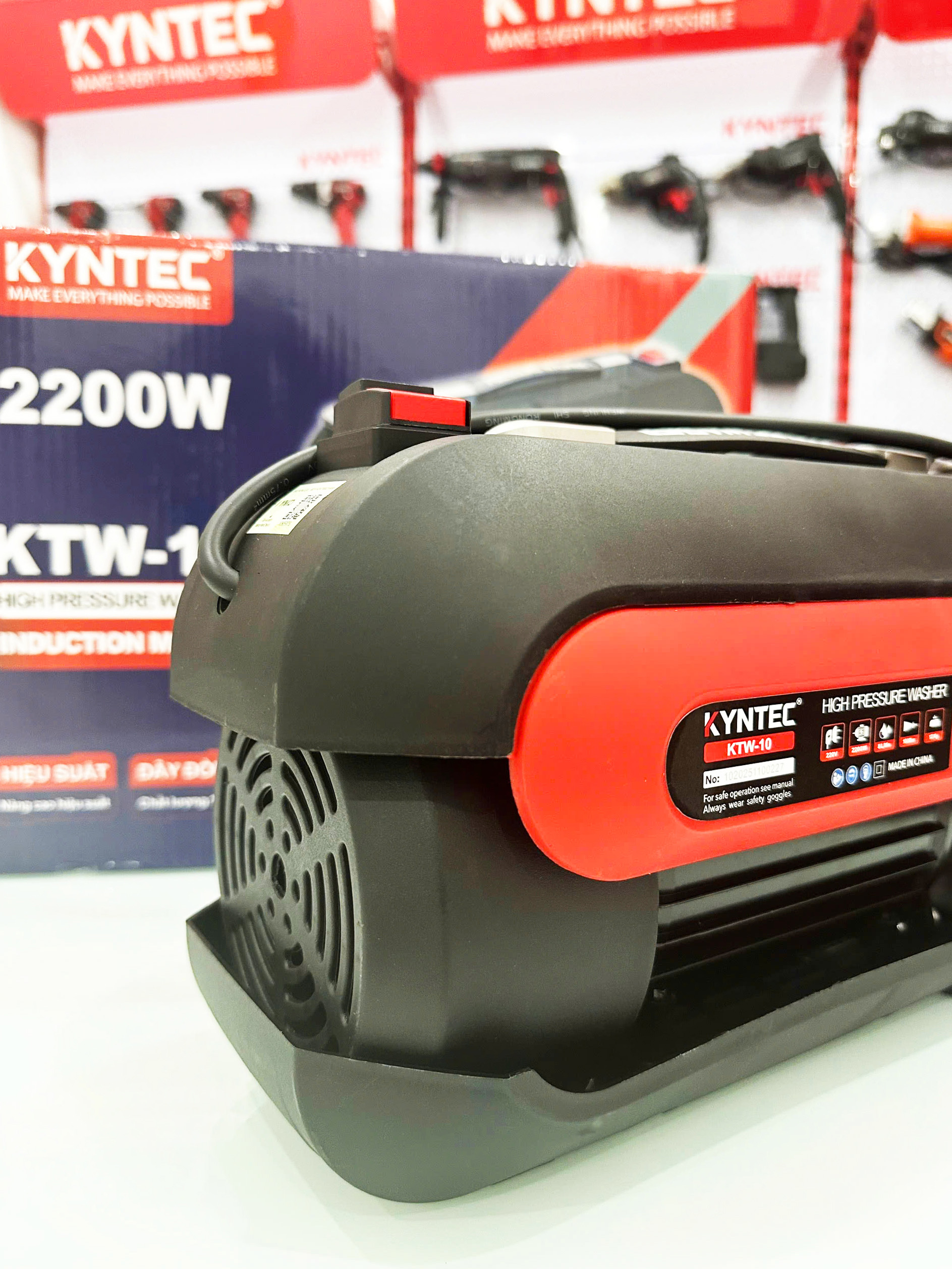 Máy rửa xe áp lực cao nhập khẩu chính hãng Kynko Kyntec KTW - 10 siêu bền