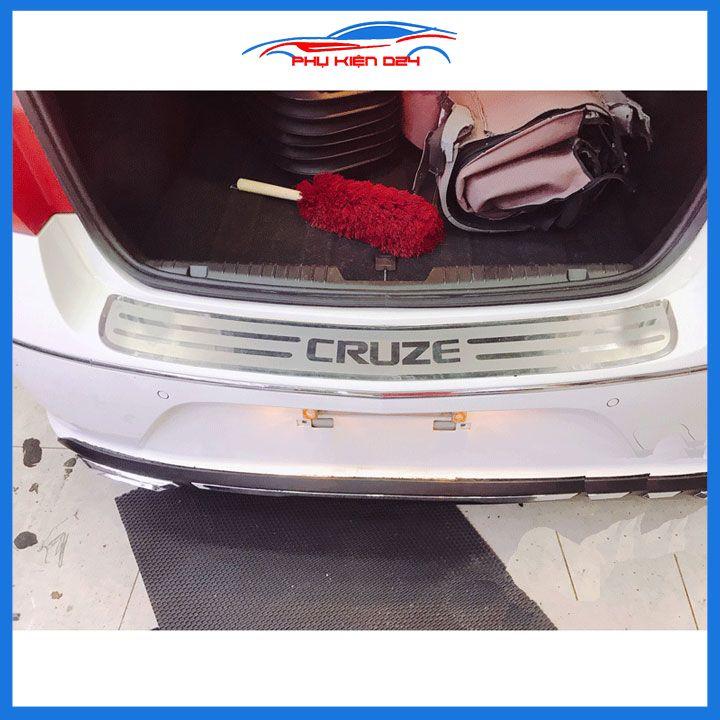 Ốp chống trầy cốp ngoài Lacetti Nhập, Cruze 2009-2010-2011-2012-2013-2014-2015-2016-2017-2018-2019 Inox sáng bóng