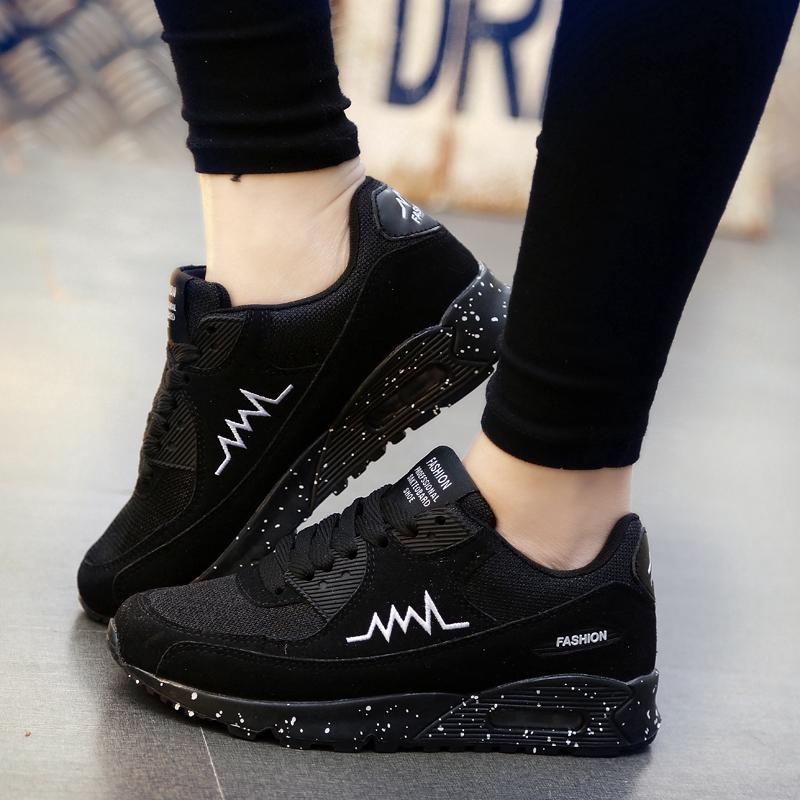 Giày sneaker thoải mái cho cặp đôi