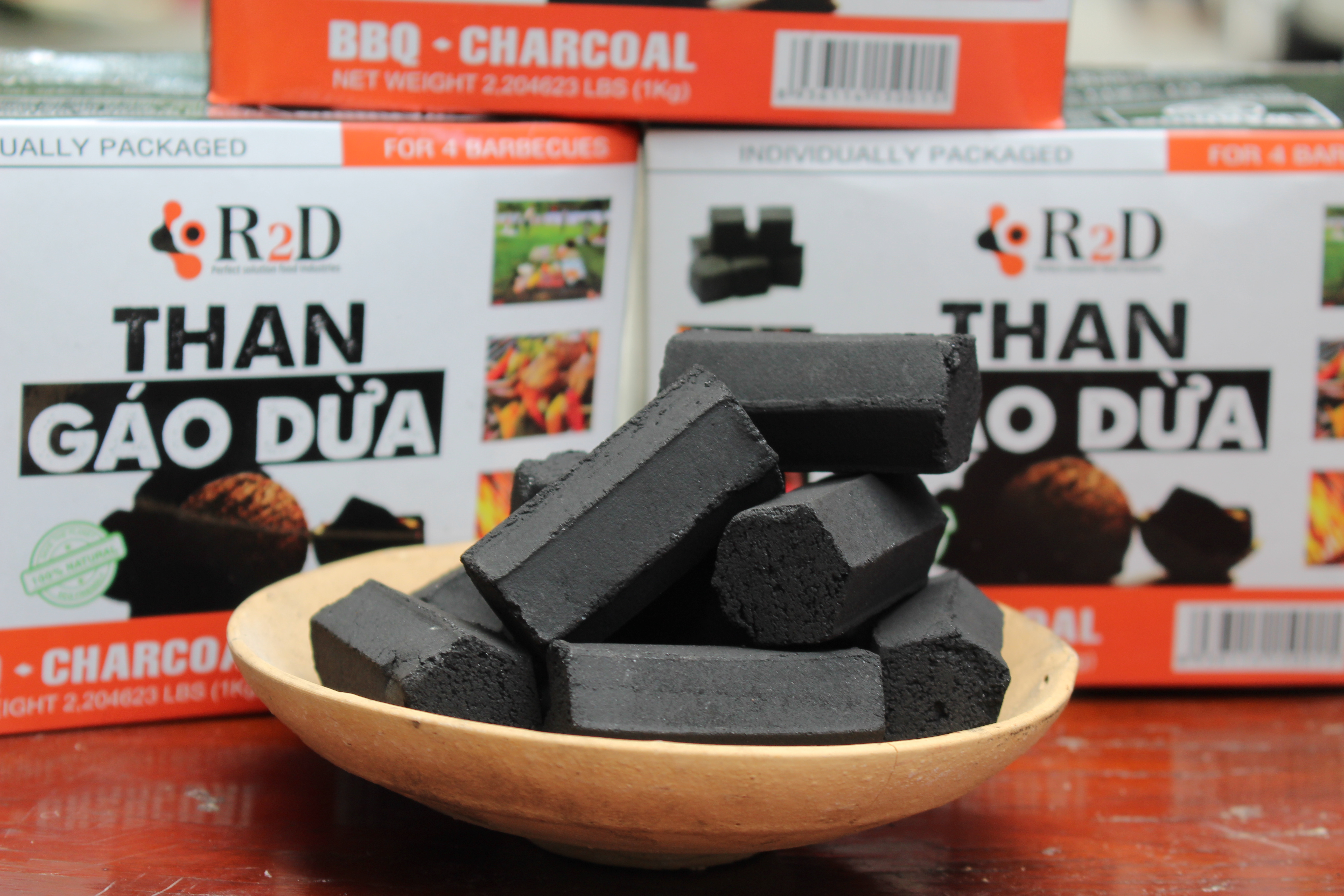 Than nướng BBQ không khói từ gáo dừa thiên nhiên chính hãng R2D hộp 1Kg