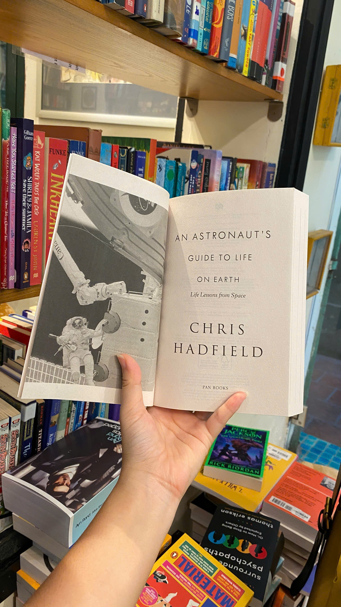 Sách - An Astronaut's Guide to Life on Earth by Chris Hadfield | Science / Memoir / Ngoại văn