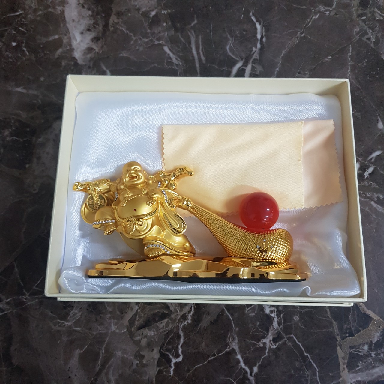 Tượng Phật Di Lặc kéo bao tiền vàng trang trí nhà cửa, taplo ô tô phong thủy - 2 loại: đồng hồ và viên ngọc đỏ