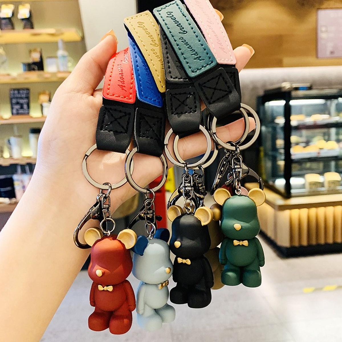 Móc Khóa Hình Chú Gấu Bearbrick Đeo Nơ Đáng Yêu Thời Trang