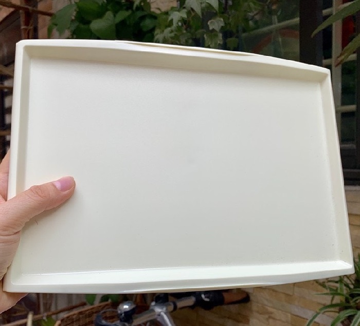 Khay nhựa màu trắng mới 100% (37*27cm)