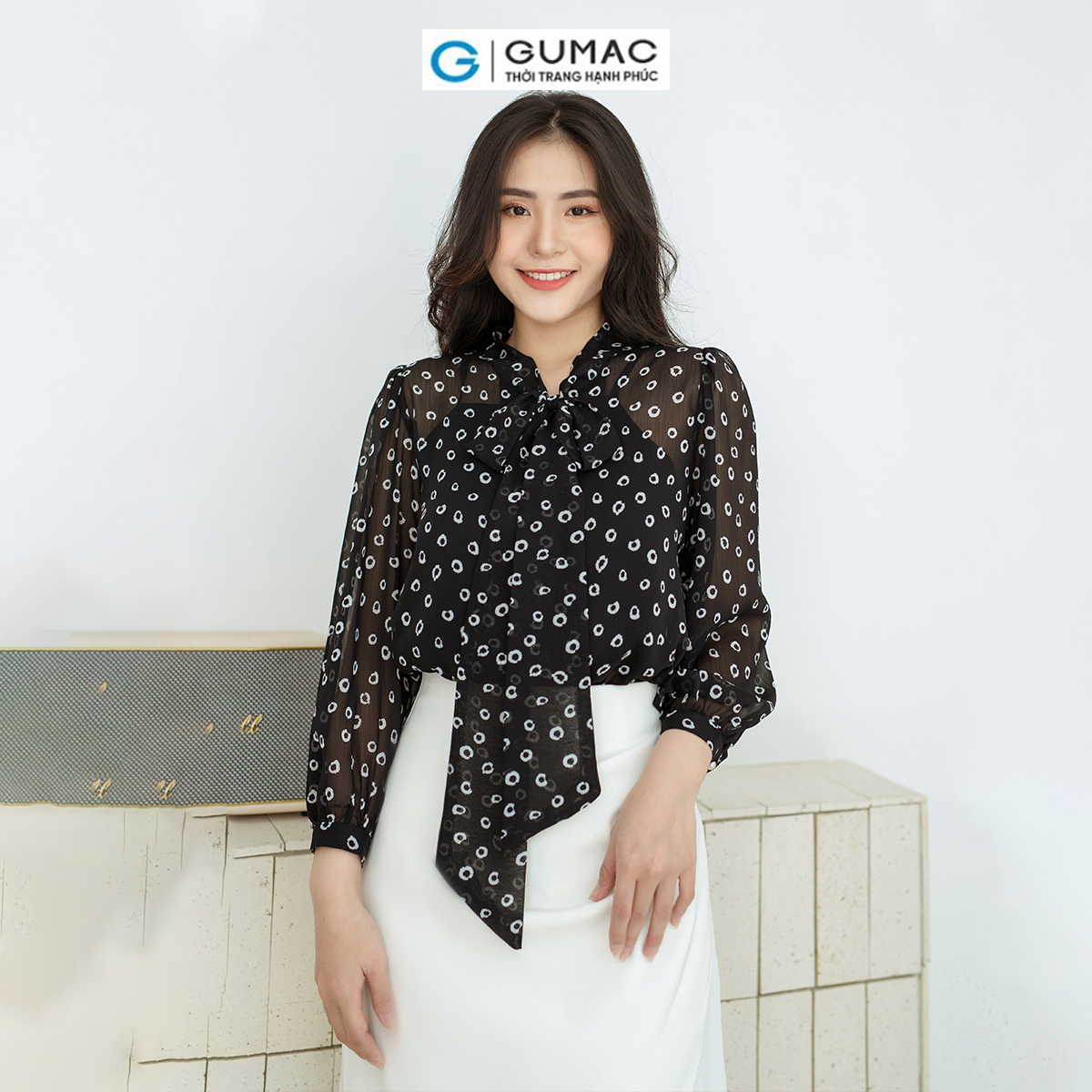 Áo họa tiết thắt nơ GUMAC AD08018