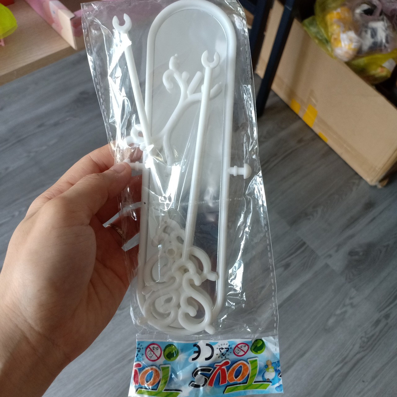 Gương soi dáng đứng cao 30cm cho búp bê 1/6