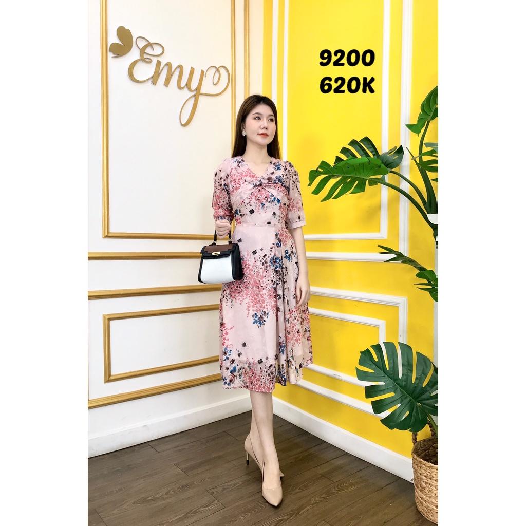 Đầm EMY EM9200 Cổ V Xoắn Ngực