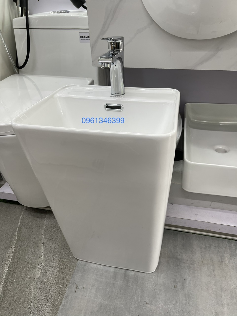 Chậu lavabo, chậu rửa mặt liền chân dài treo tường. Made in Thailan