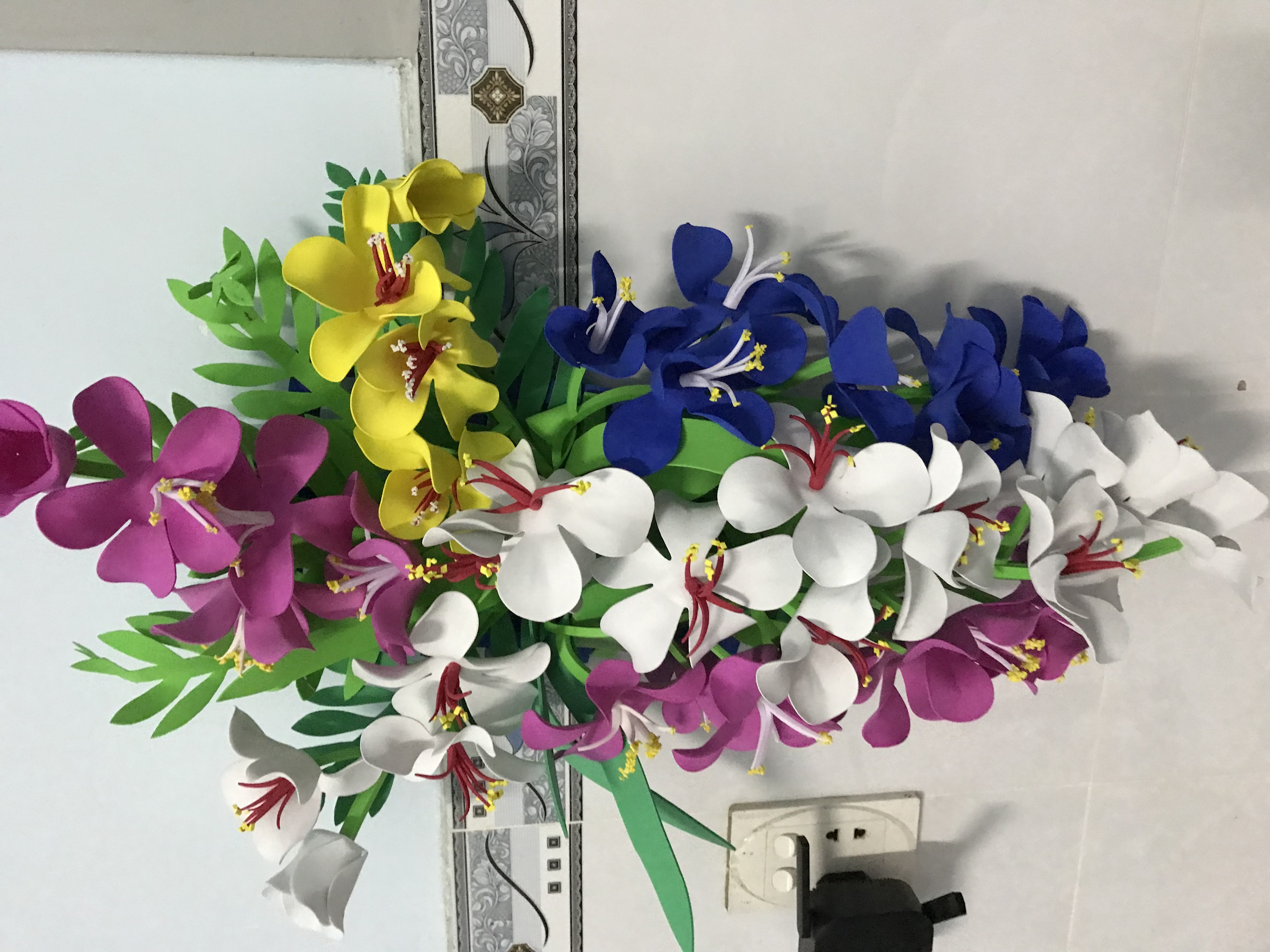 Hoa trang trí lớp