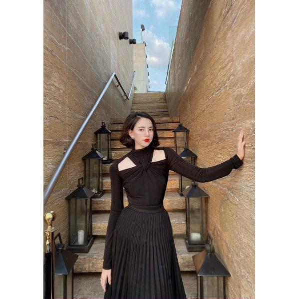 ÁO PULL XOẮN NGỰC CUT OUT DOOR