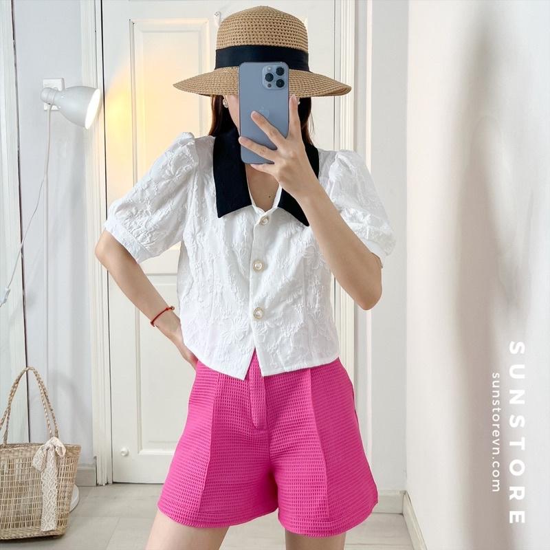 Áo croptop tay phồng cổ sơ mi đen cài nút tiểu thư màu trắng