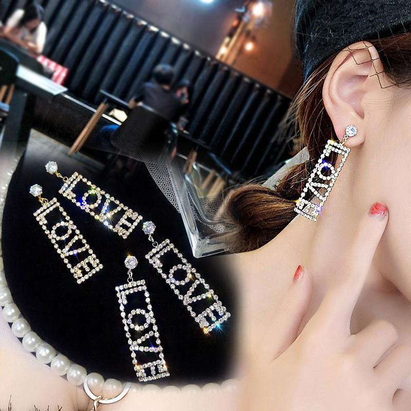 Khuyên tai chữ Love dạ tiệc đính đá sang trọng