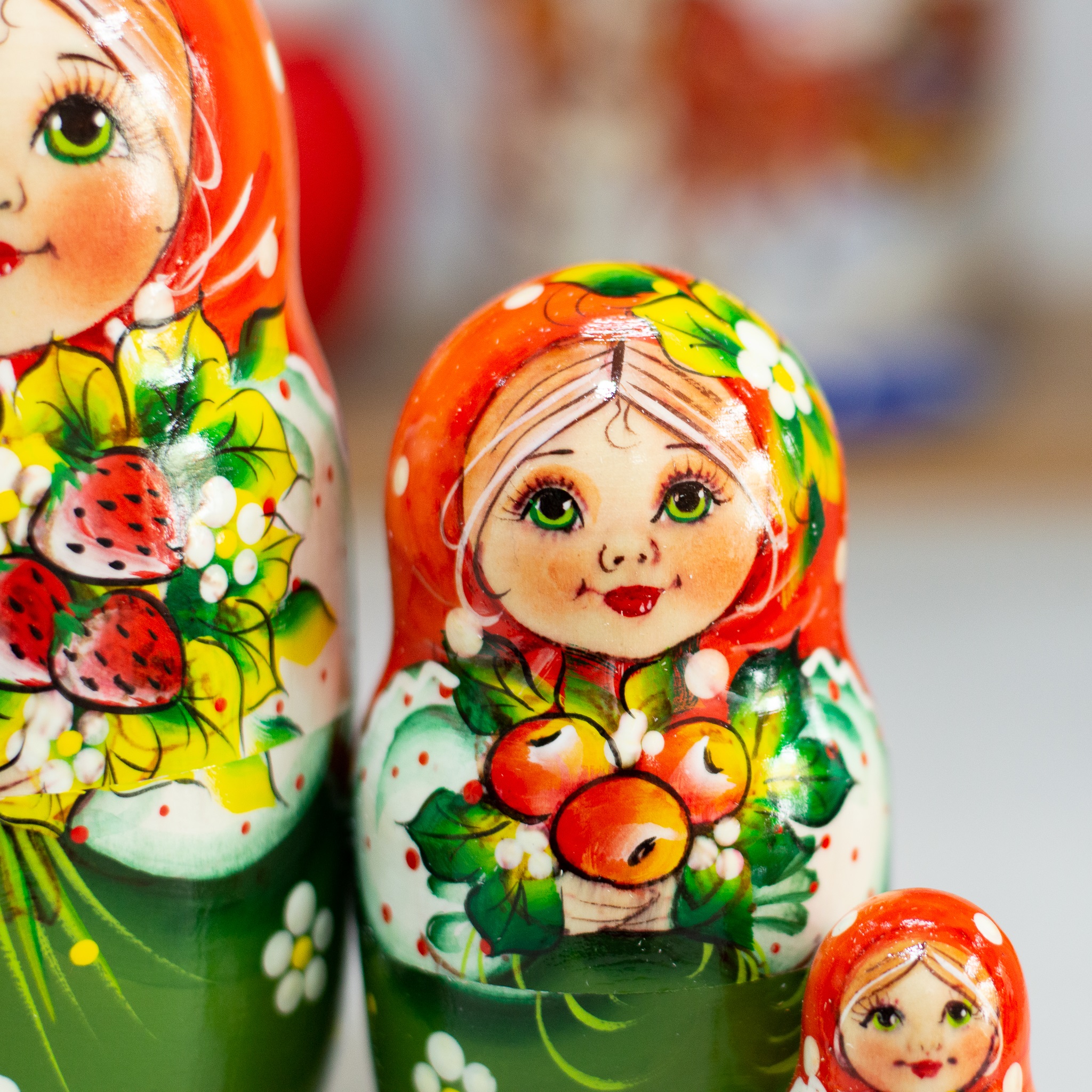 BỘ BÚP BÊ NGA MATRYOSHKA 5 LỚP 15CM HOA VĂN "MISA ÔM DÂU TÂY" RẤT ĐẸP