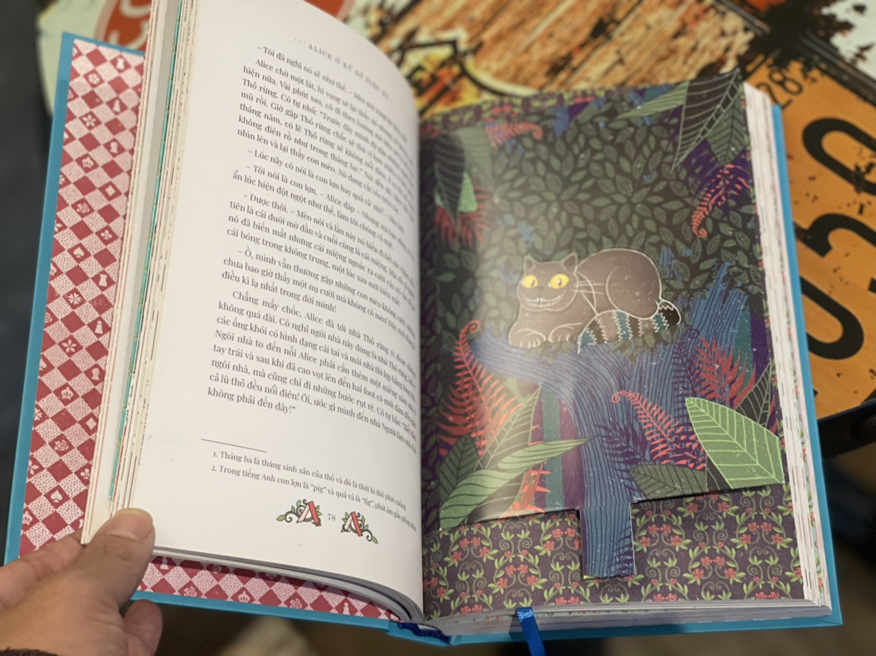 ALICE Ở XỨ SỞ DIỆU KÌ & ALICE Ở XỨ SỞ TRONG GƯƠNG - Lewis Carroll – Lê Thị Oanh dịch – MinaLima minh hoạ - Đông A – NXB Văn Học