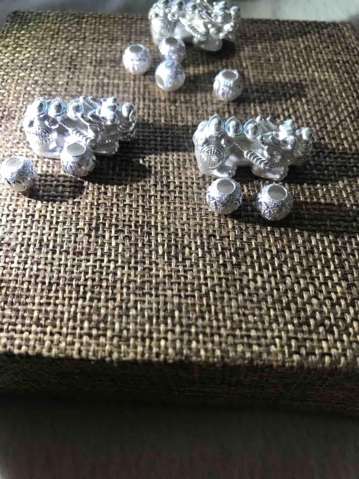 1 BỘ GỒM TỲ HƯU BẠC 999 VÀ 2 VIÊN BI MÀU TRẮNG PHỤ KIỆN PHỐI VÒNG TAY NỮ SIZE 10MM ĐẾN 12MM