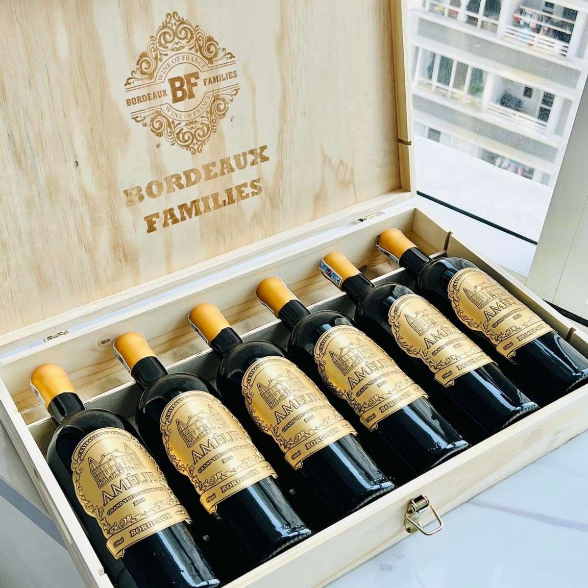 Set quà tặng hộp gỗ 6 chai rượu vang Pháp Amelie