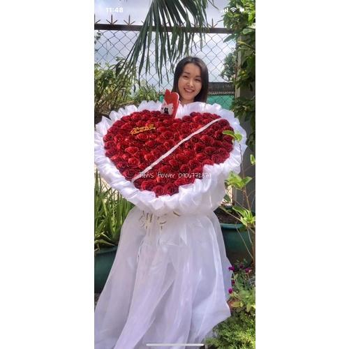 Bó hoa tim nhũ kim tuyến 99 bông tặng vương miện