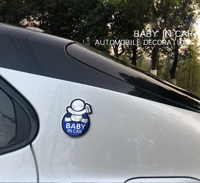 Tem nhôm Baby In Car dán xe ô tô