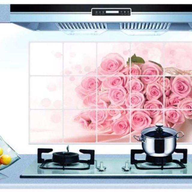 Decal bếp tráng nhôm cách nhiệt, giao mẫu ngẫu nhiên hoặc chat với shop để chọn mẫu.