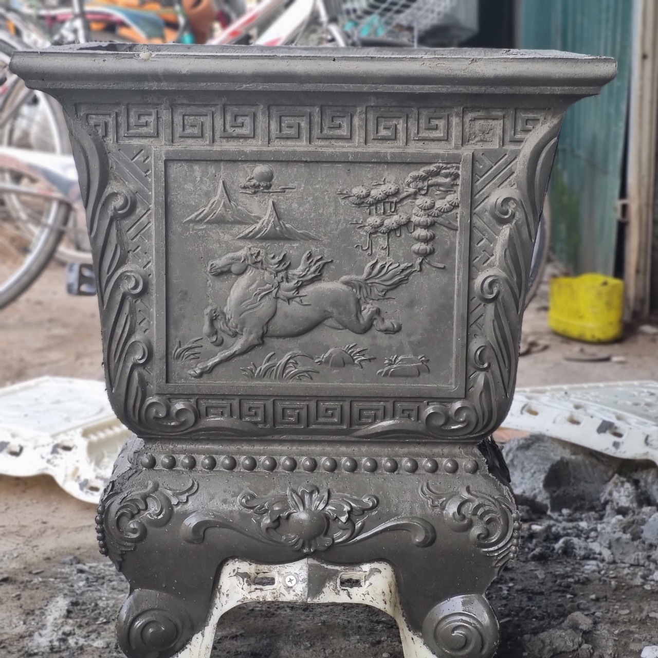 Khuôn đúc chậu vuông rộng 55 cao 62 cm siêu dày dặn