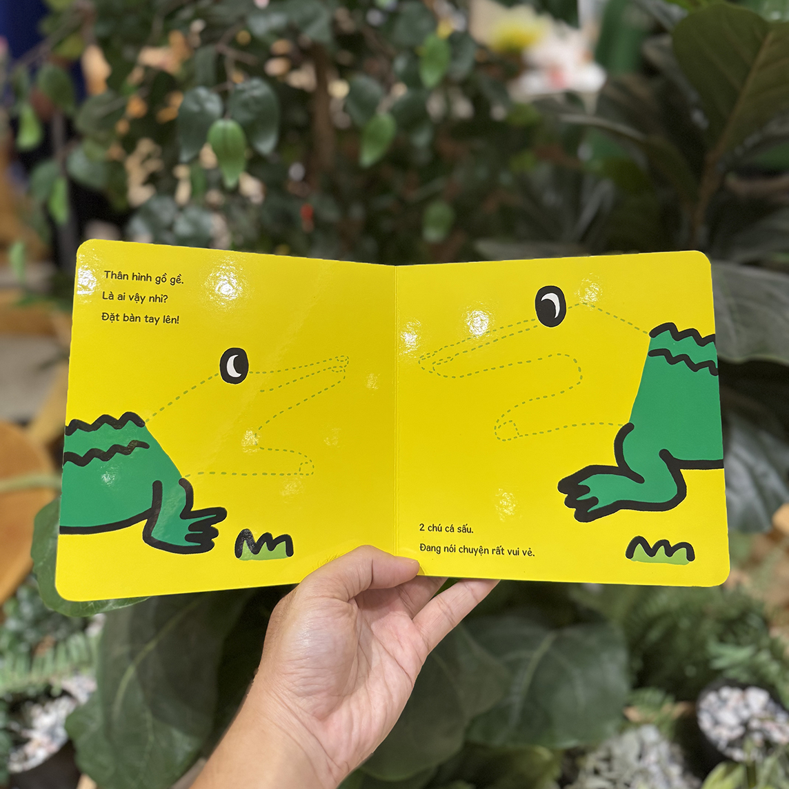 Sách Bàn tay kỳ diệu - Vui đùa cùng đôi tay - Bé nhìn thấy gì nào?