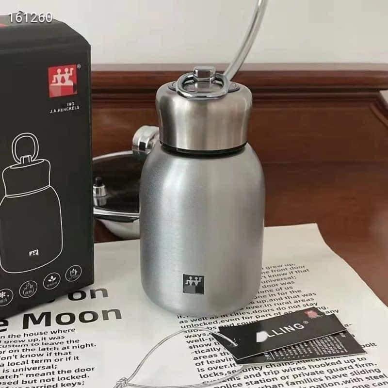 Bình giữ nhiệt mini 300ml đựng trà, cafe, đồ uống mang đi học, đi làm, đi tập thể thao,.... có quai xách, thiết kế nhỏ gọn, đẹp mang tính thẩm mỹ cao cho người dùng