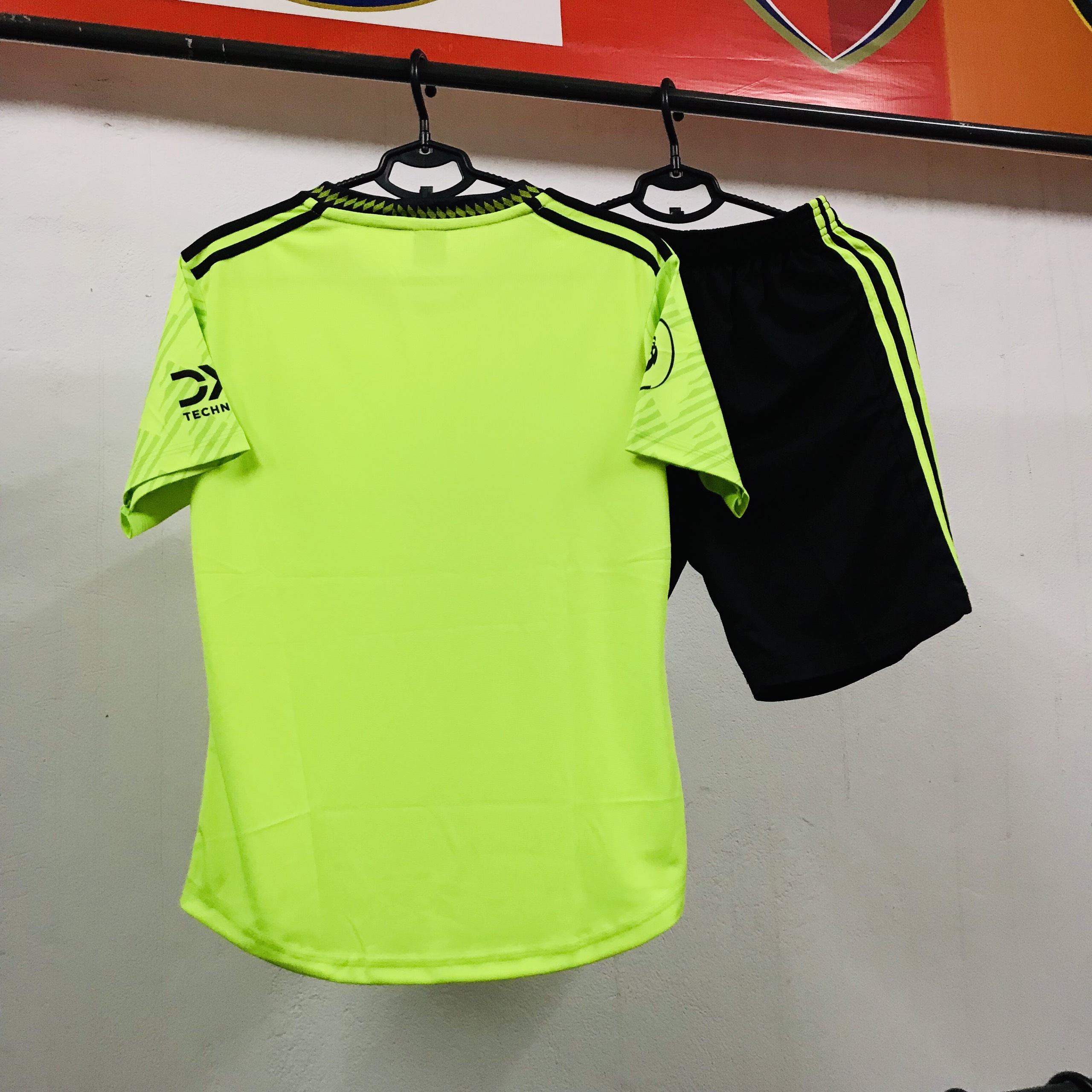 Bộ thể thao bóng đá gai mè CLB MU sân khách 2022_2023