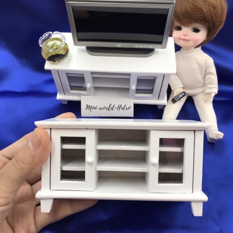 Mô hình kệ để ti vi bằng gỗ dùng cho trang tí nhà búp bê Barbie, BJD 1/8 mini tí hon miniature. Tủ gỗ để tv cho búp bê.