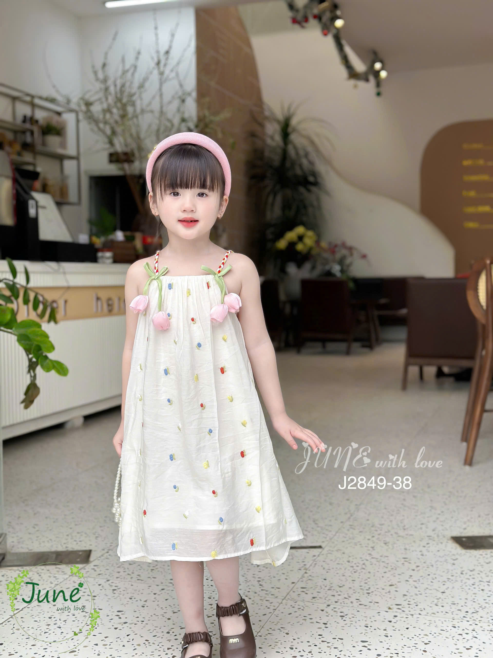 Đầm váy hai dây cho bé gái hoa tuplip mùa hè mát mẻ đi chơi du lịch đẹp từ 10-40kg chất tơ mềm