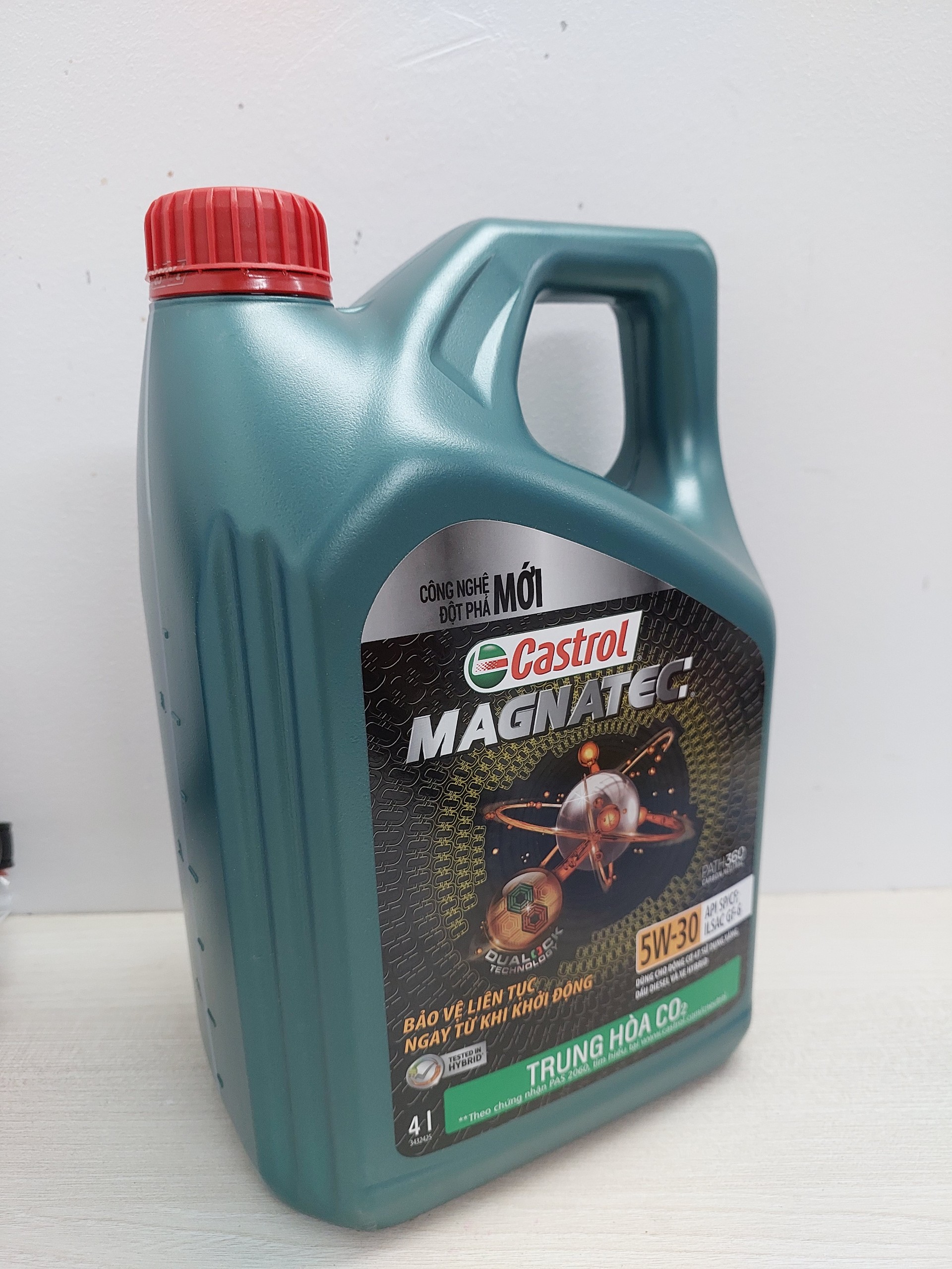 Dầu nhớt ô tô cao cấp tổng hợp toàn phần Castrol Magnatec 5W-30 API SP - 4L