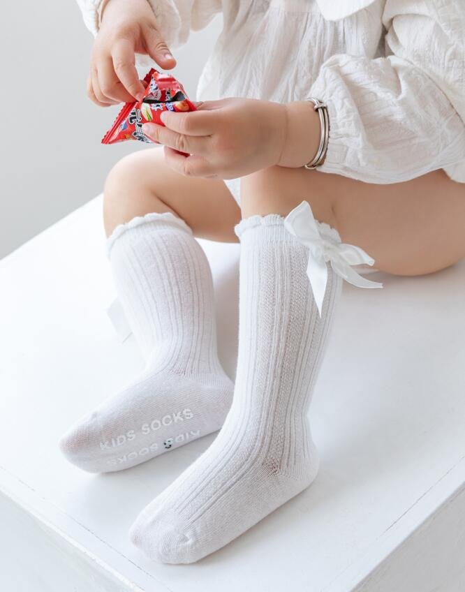 Một đôi tất ,vớ cotton dài mềm mại chống trượt đến đầu gối phối ren thắt nơ công chúa cho bé gái mẫu cực hót năm 2022