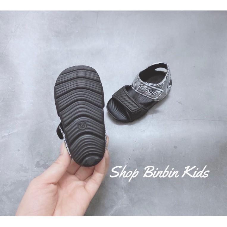 Sandal siêu nhẹ cho bé mẫu đen chữ siêu hottt