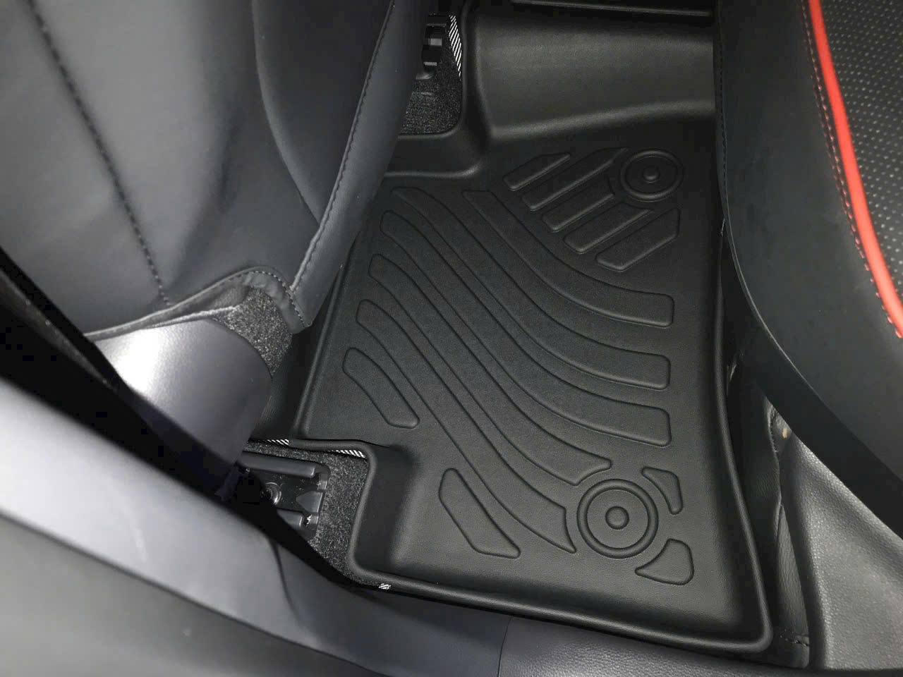 Thảm lót sàn 1 lớp sd3 Toyota Cross 2020 - tới nay Nhãn hiệu Macsim - Giảm giá nhưng chất lượng không giảm