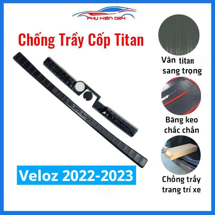 Ốp chống trầy cốp Veloz 2022-2023 vân titan bảo vệ cốp sau xe chống va đập