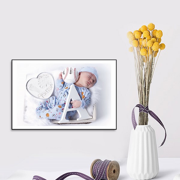Tranh Em Bé Ngộ Nghĩnh Canvas Có Viền W1171