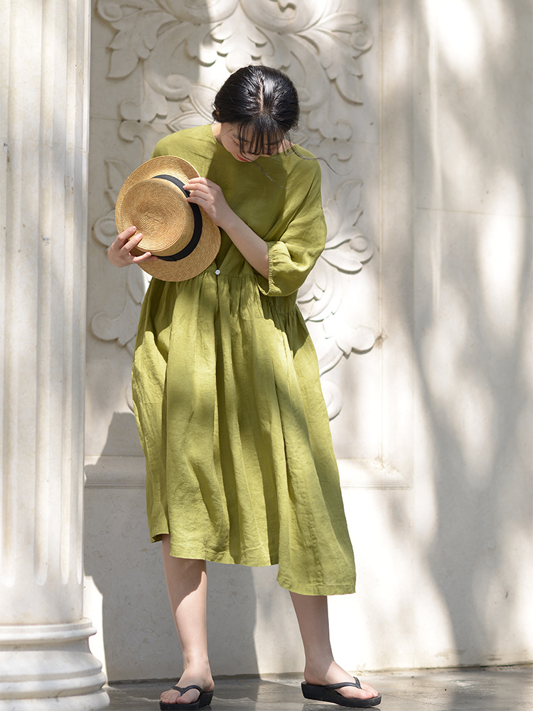 Đầm linen dáng suông tay lỡ, form rộng dáng dài có cúc sau thời trang ARCTIC HUNTER