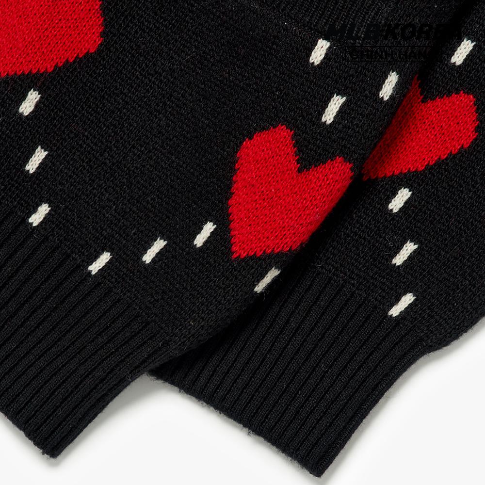 MLB - Áo khoác cardigan cổ V Heart All Over 3AKCH0224-50BKS