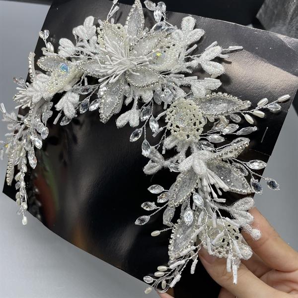 Băng đô cài tóc cô dâu hoa đá mẫu mới t8/2024