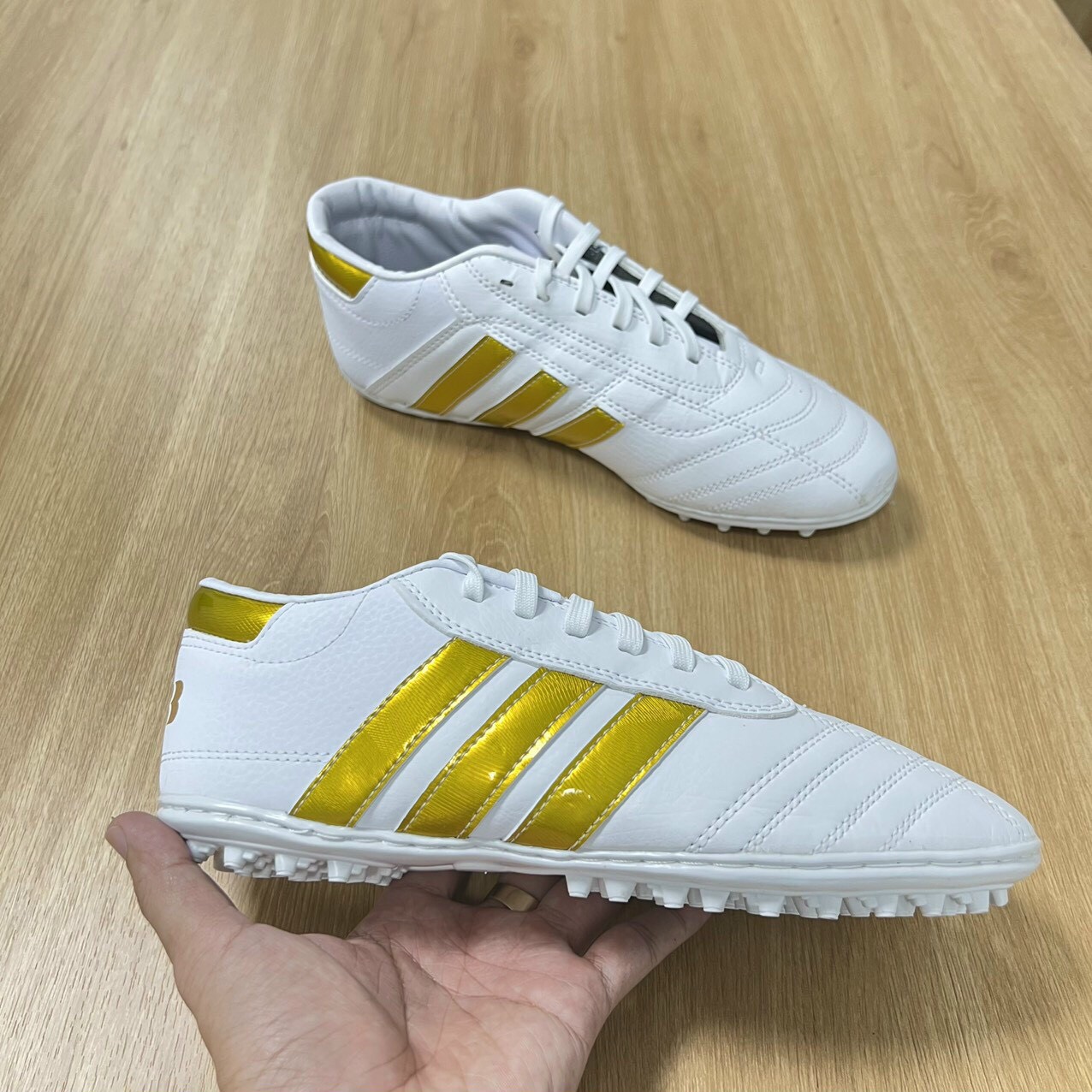 Mẫu giày đá phủi sân cỏ nhân tạo cao cấp CT3 đế cao su