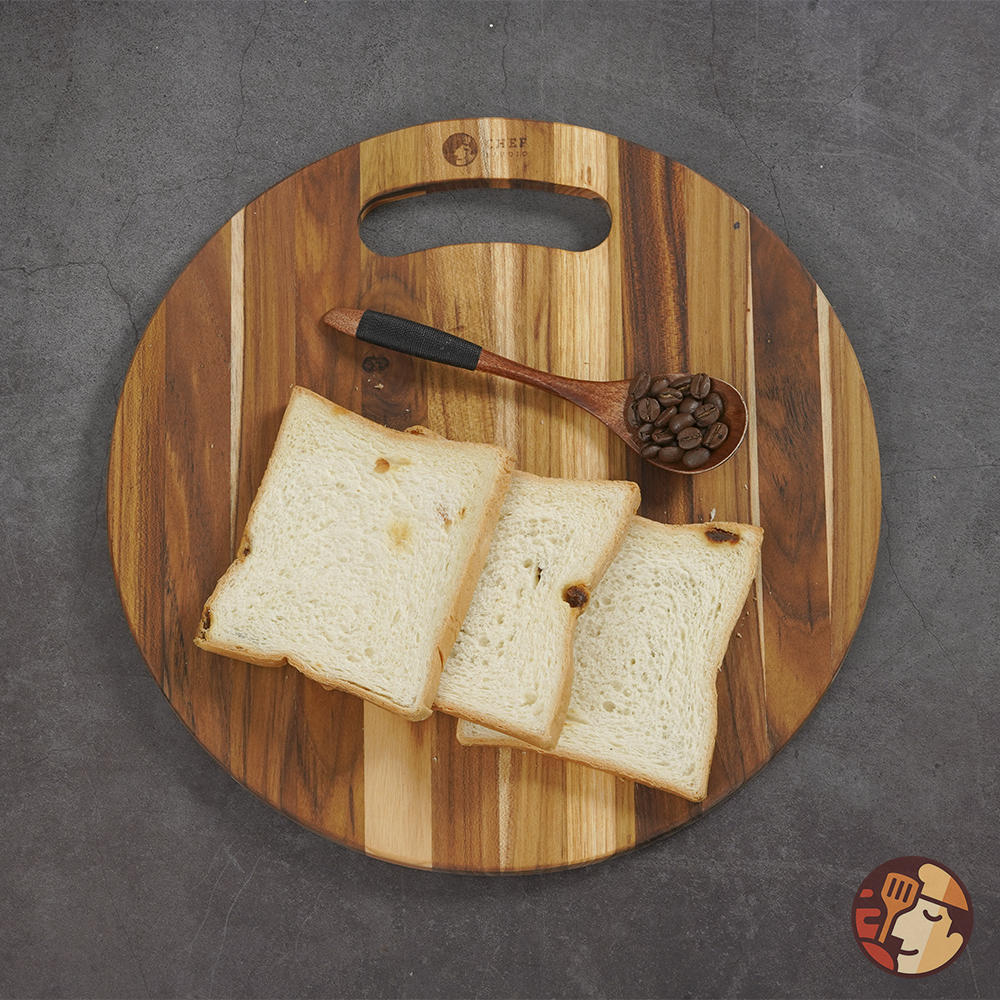 Thớt gỗ Teak Chef Studio cao cấp hình tròn có tay nắm cong, dày 1.4 cm dùng cho cắt thái và trang trí