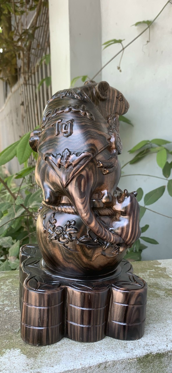 Tượng con chuột phong thủy tài lộc bằng gỗ mun hoa tuyệt đẹp kt 30×14×14cm