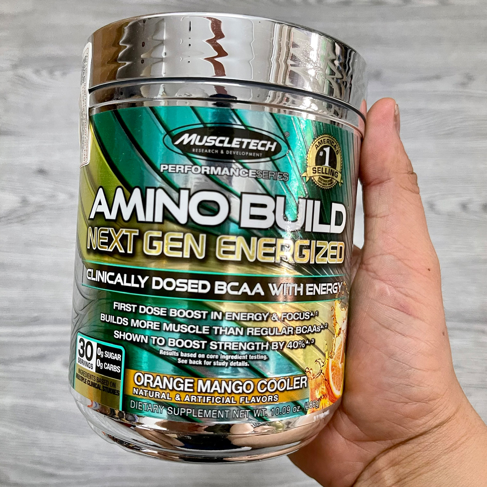 Combo BCAA Amino Build Next gen hương Orange Mango Cooler (Cam Xoài) của Muscle Tech hộp 30 lần dùng hỗ trợ phục hồi cơ, chống dị hóa cơ, tăng sức bền sức mạnh vượt trội, đốt mỡ, giảm cân, giảm mỡ bụng mạnh mẽ cho người tập thể thao &amp; Bình lắc INOX 739ml (Mẫu ngẫu nhiên)