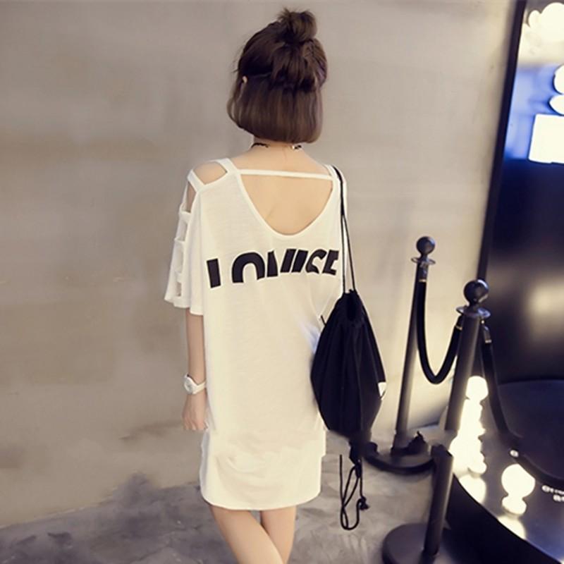 Đầm nữ ngắn tay cổ chữ U in chữ, cắt xẻ độc đáo